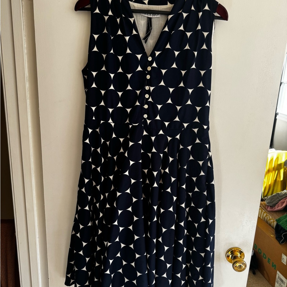Elegant Navy and White Geometric Midi Dress